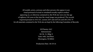 خوف زدہ بیٹی سیکس سے پہلے پولیس والے باپ فیلم سکس با دکتر کی گدی کو چاٹتی ہے۔