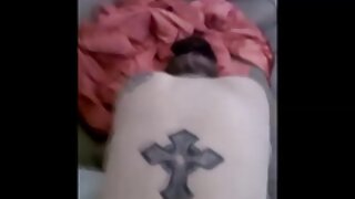 مسلسل بہن نے اپنے بھائی کو اس کے منہ میں ڈالنے اور چمچ سے منی سکس گروهی با یک زن کے ساتھ کھلانے پر آمادہ کیا۔