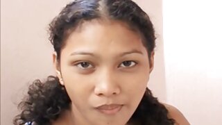 سخت سوتیلے باپ نے بیٹی کو چوسنے پر مجبور کیا عشق بازی و سکس جب کہ ماں باتھ ٹب میں نہا رہی تھی۔